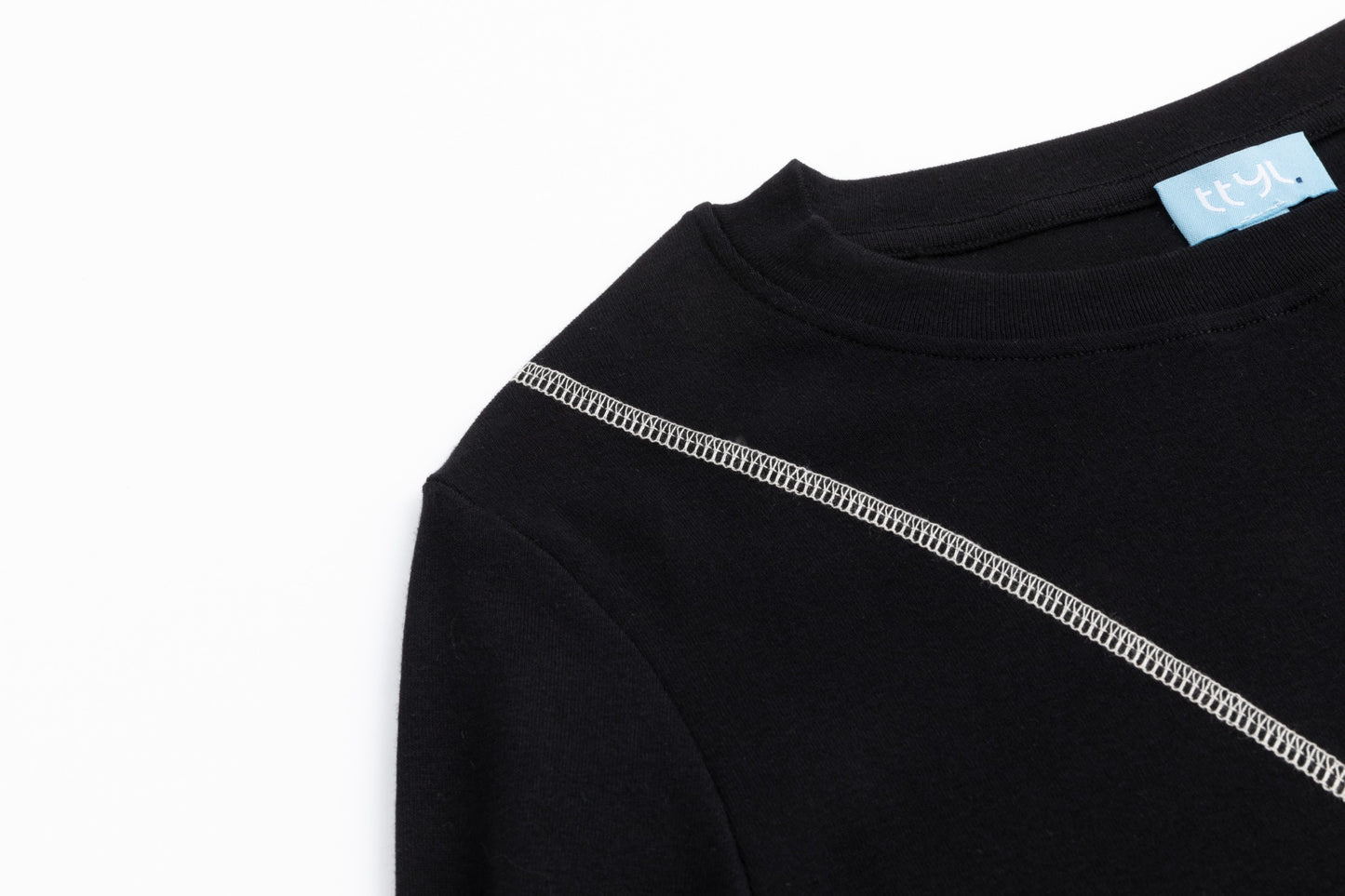 Thumbhole Criss-Cross Exposed T-Shirt - Black