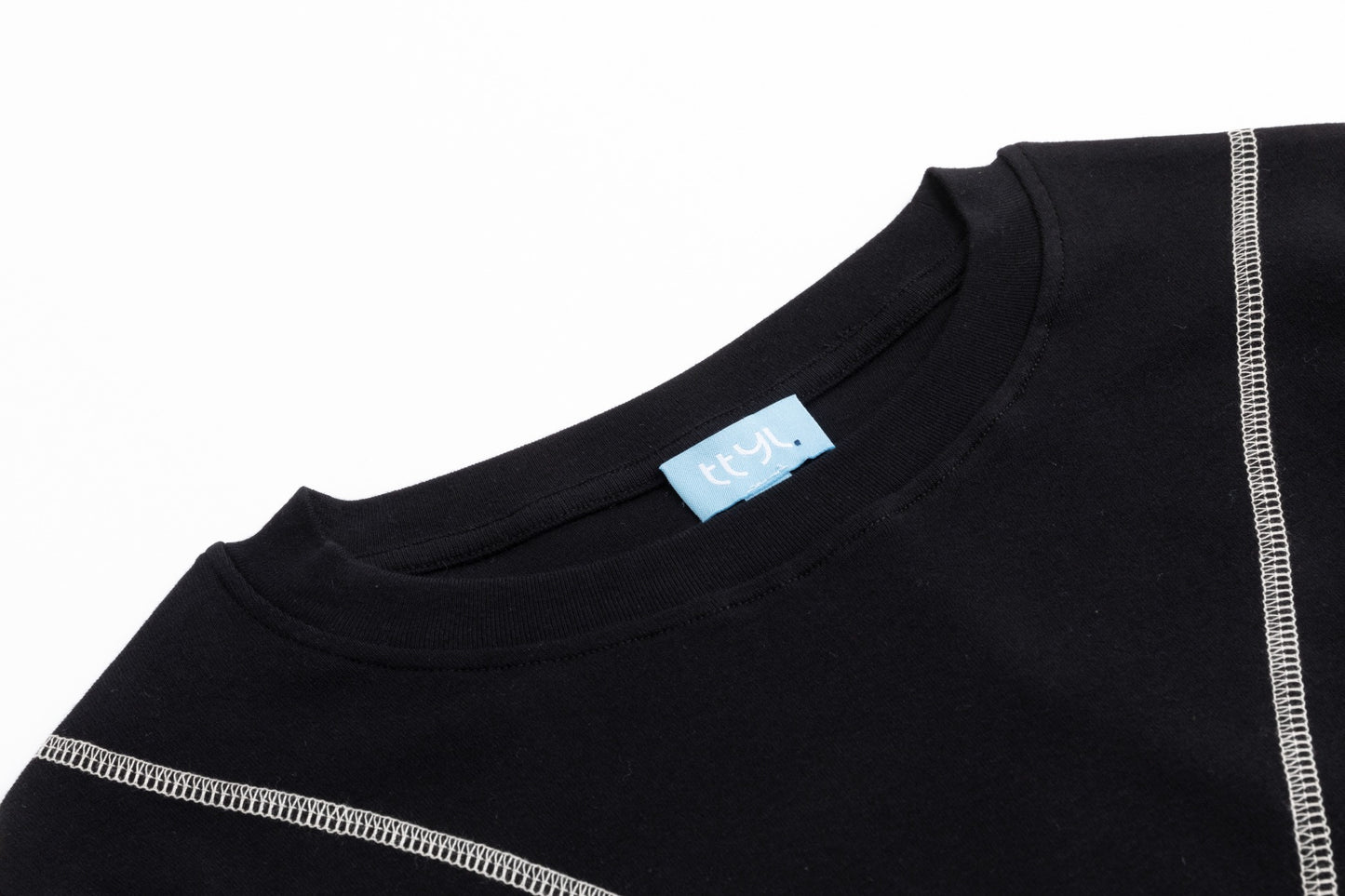 Thumbhole Criss-Cross Exposed T-Shirt - Black