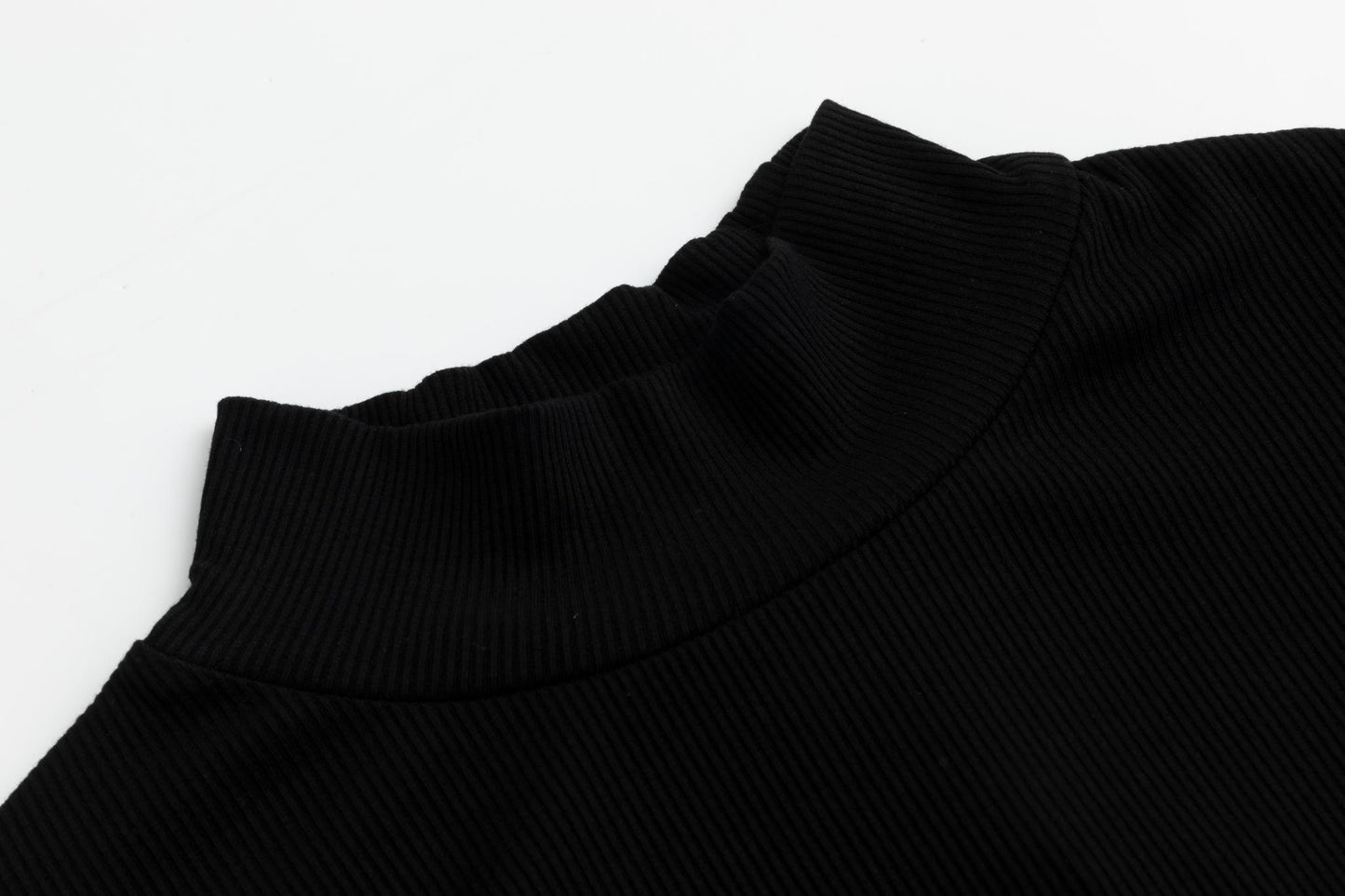 Ribbed Mock Neck - Black