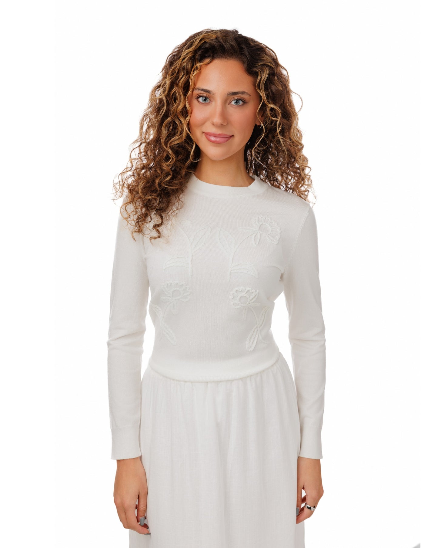 Knit Top With Monochrome Flower Embroidery - White
