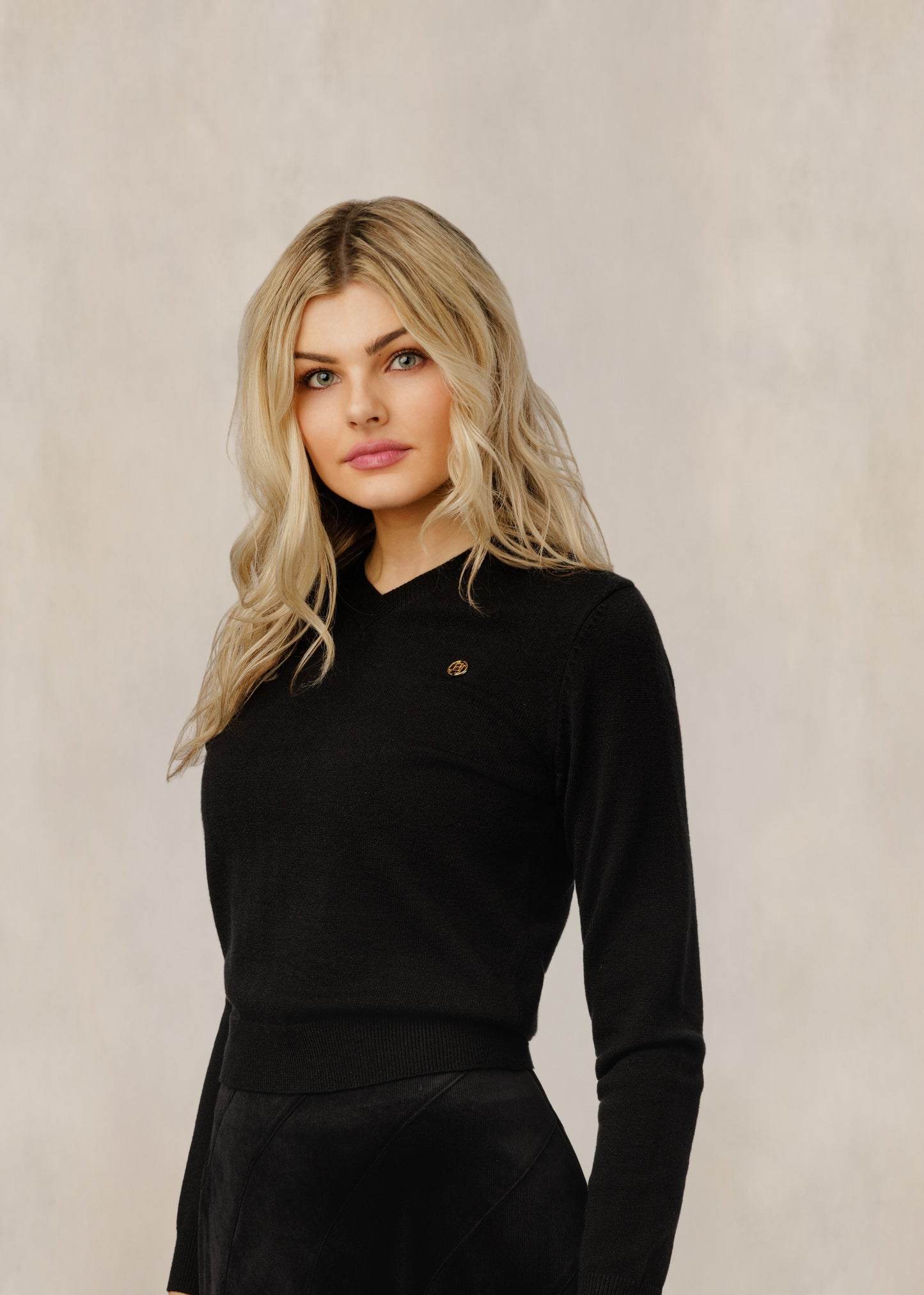 Black Minimal V-Neck Knit Top