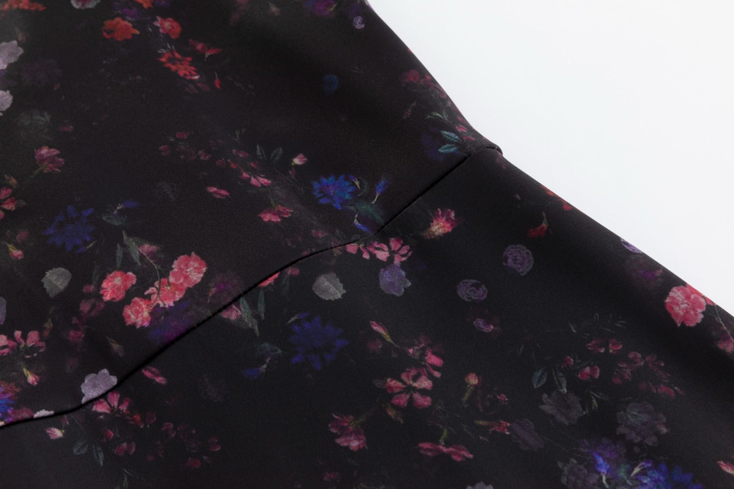 Black Base Multiflowered Printed Bottom Ruffle Dress – The Runway Company