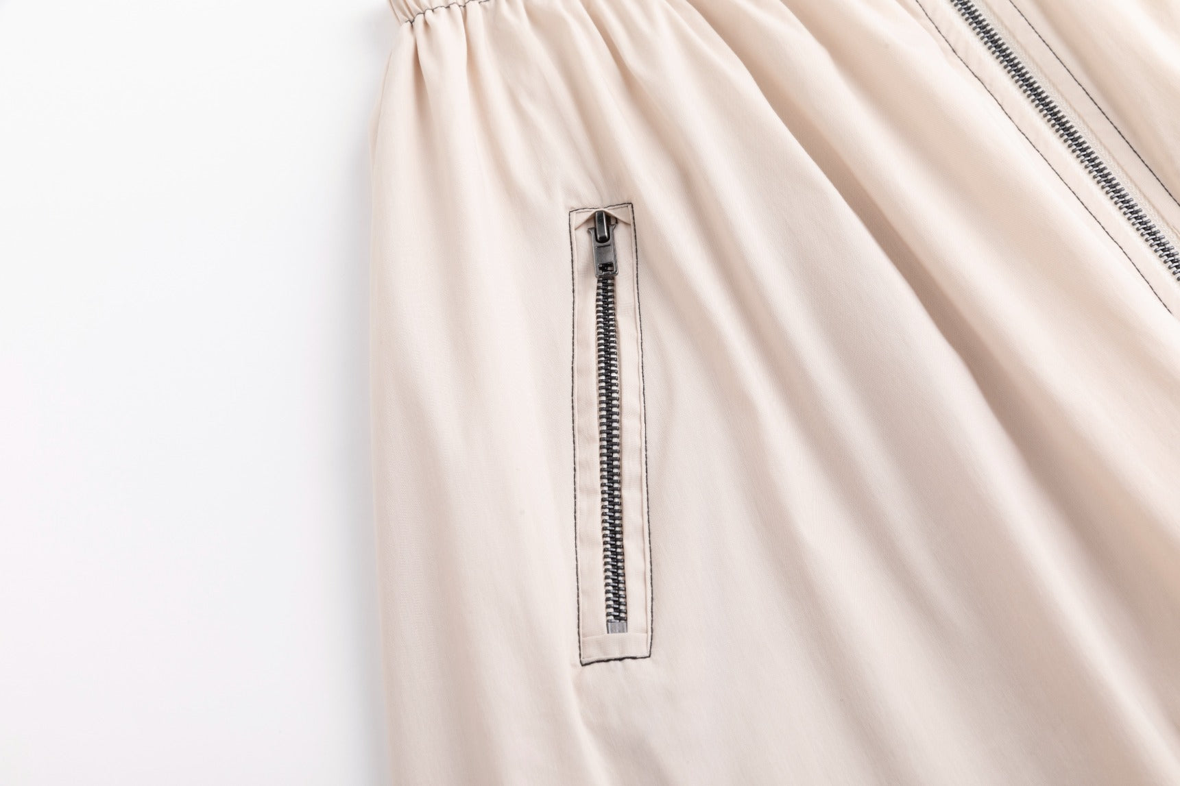 Middle Zipper Skirt- Parchment