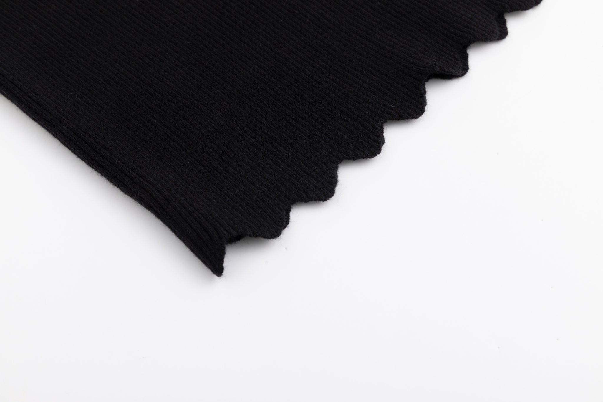 Scalloped Basic Sweater - Black