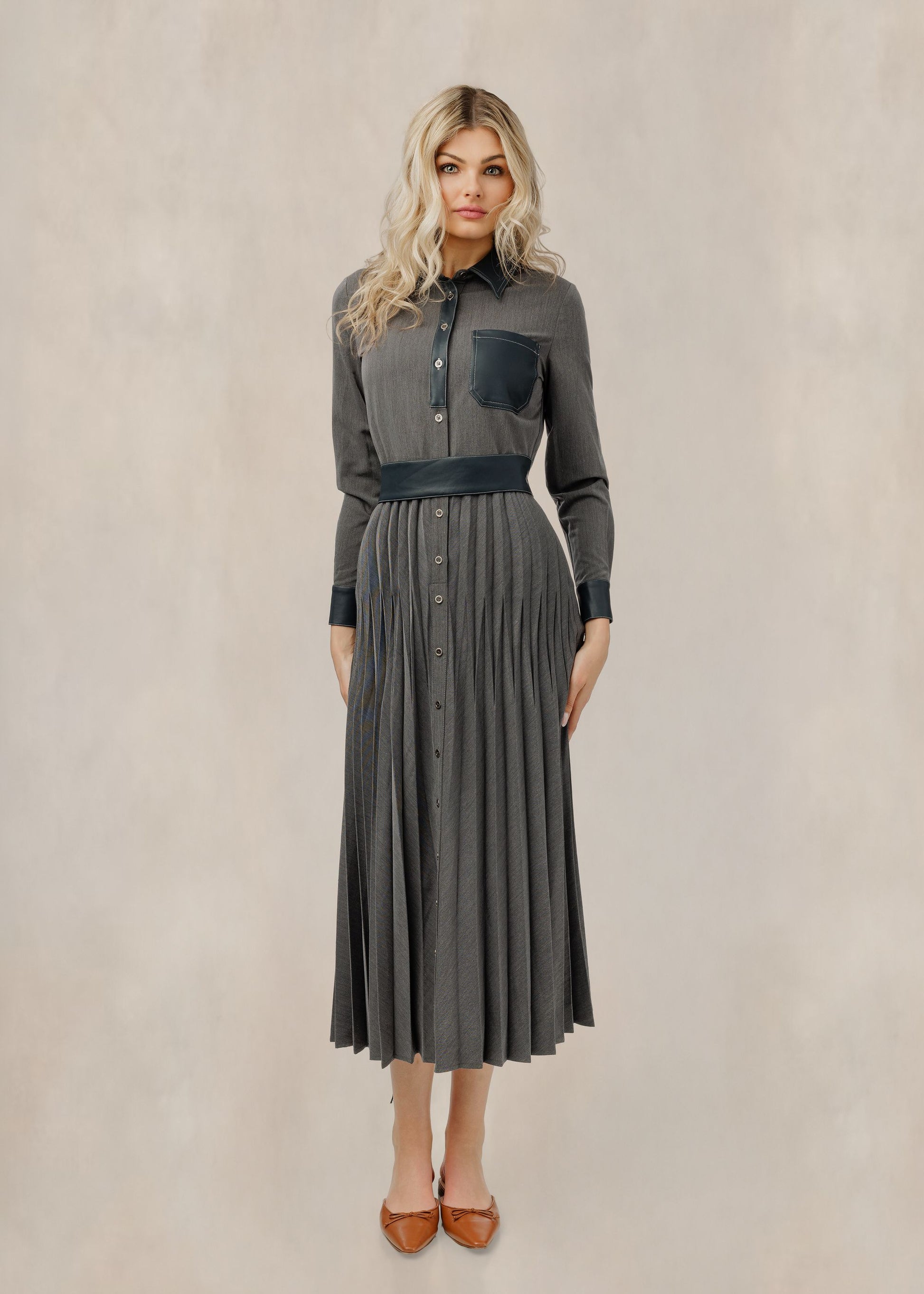 Chambray Dress With Collar And Pocket Accents