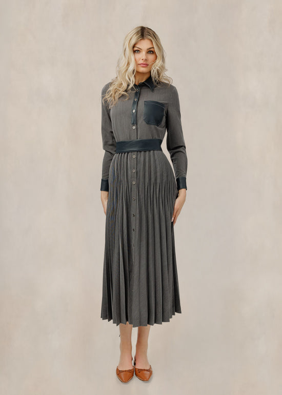 Chambray Dress With Collar And Pocket Accents