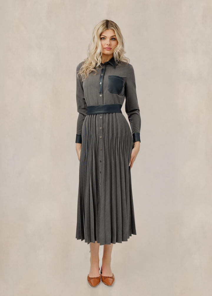 Chambray Dress With Collar And Pocket Accents